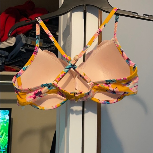 Floral Bathing suit top - Picture 2 of 3